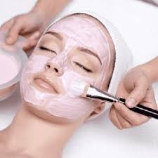 فیشیال صورت چیست و چه مزایایی برای پوست دارد؟ کلینیک ندای سلامت